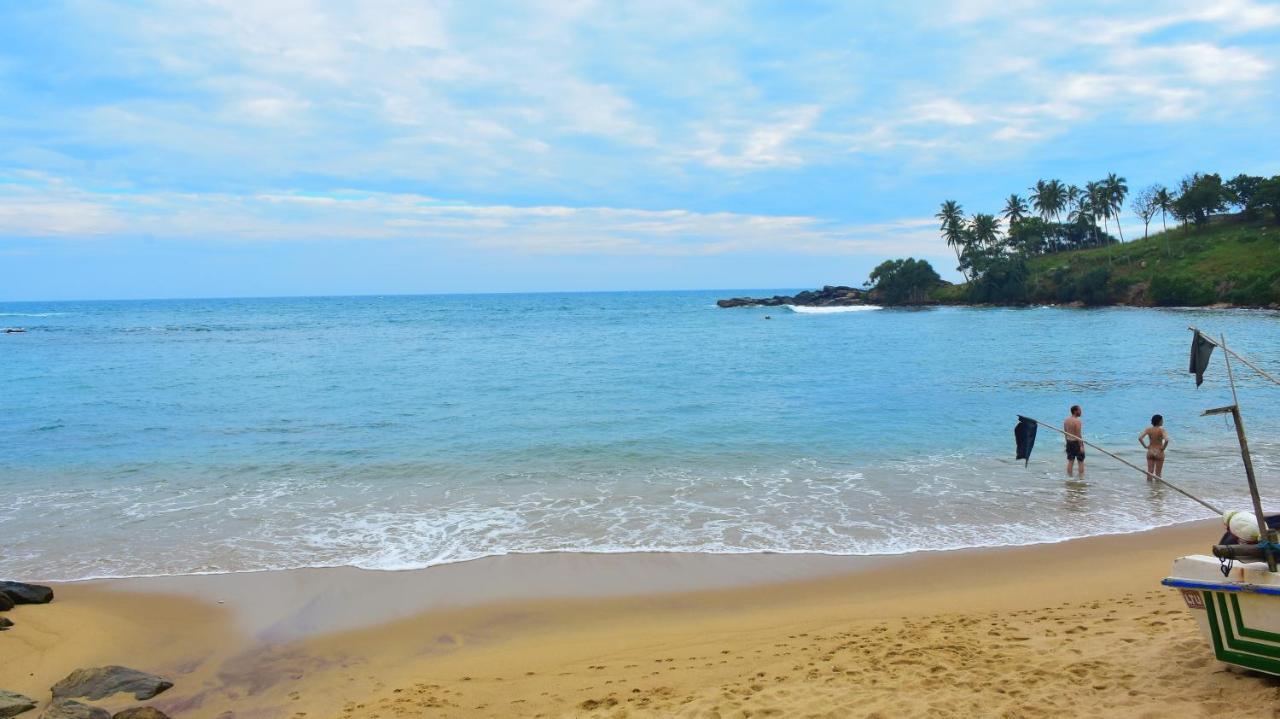 Anb Surf View Hotell Tangalle Exteriör bild