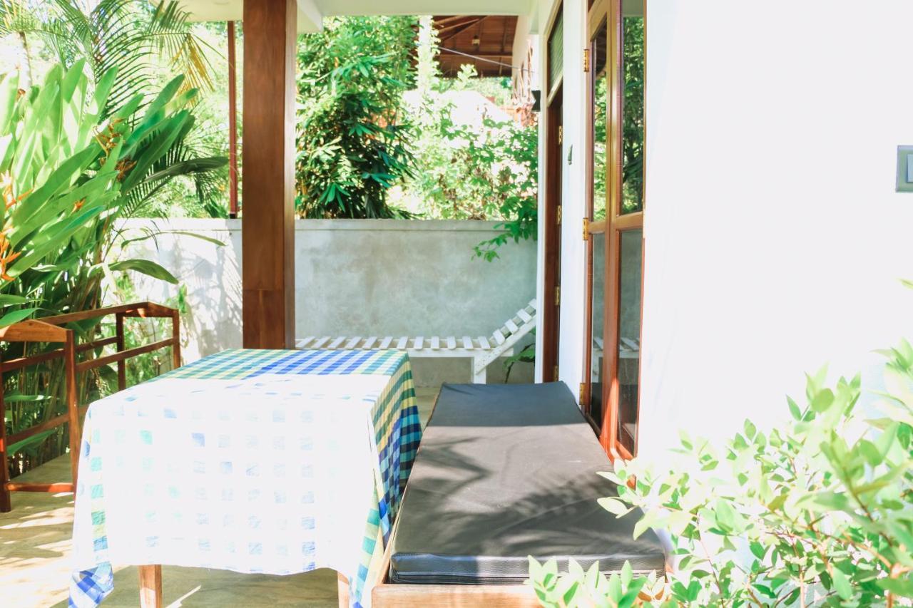 Anb Surf View Hotell Tangalle Exteriör bild