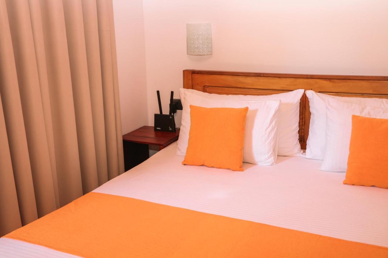 Anb Surf View Hotell Tangalle Exteriör bild