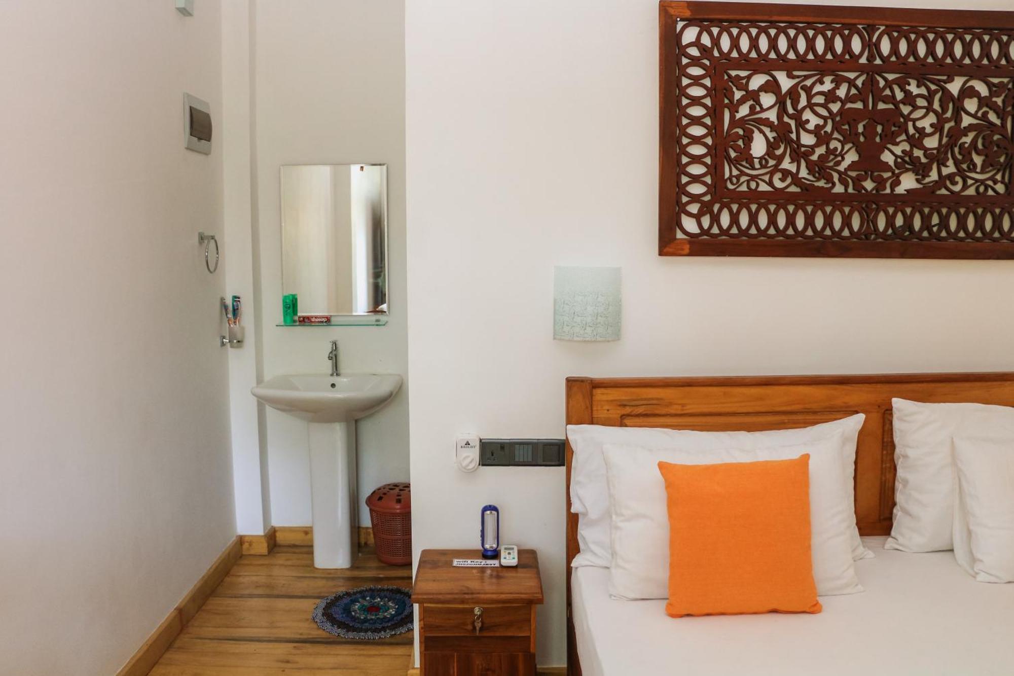 Anb Surf View Hotell Tangalle Exteriör bild