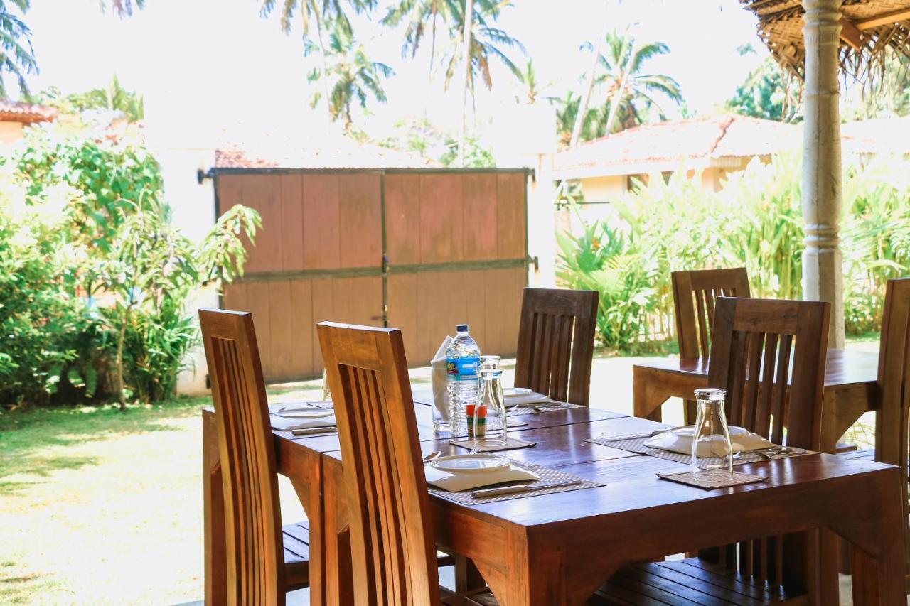 Anb Surf View Hotell Tangalle Exteriör bild
